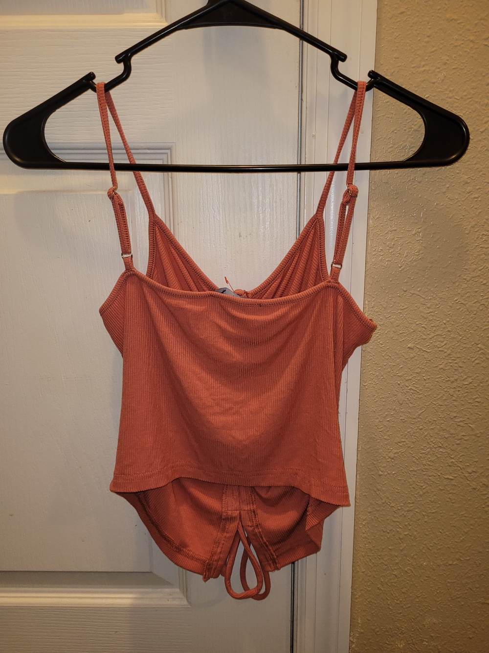 Lulu's Rusty Coral Ruched Tie-Front Ribbed Cami - Picture 3 of 4